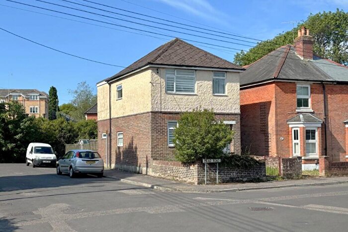 3 Bedroom Detached House For Sale In Mead Road, Chandler's Ford, Eastleigh, SO53