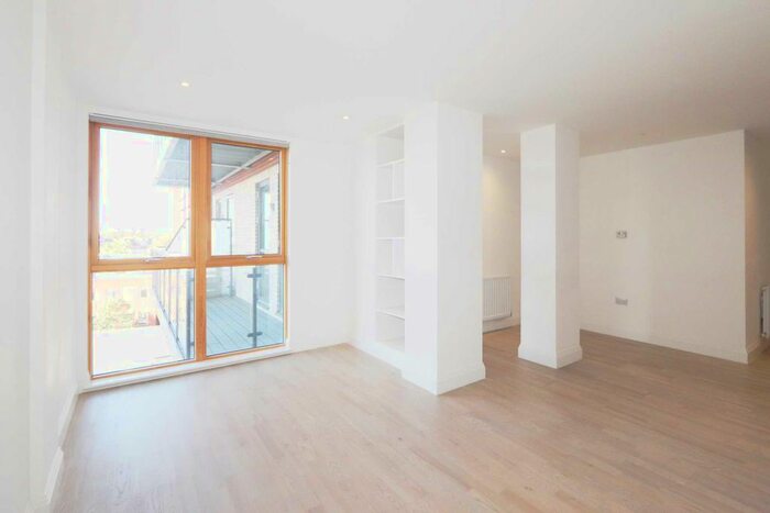 2 Bedroom Flat To Rent In Blagdon Road, New Malden KT3