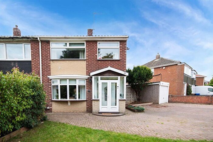 3 Bedroom Semi-Detached House For Sale In Stapleton Road, Warmsworth, Doncaster, DN4