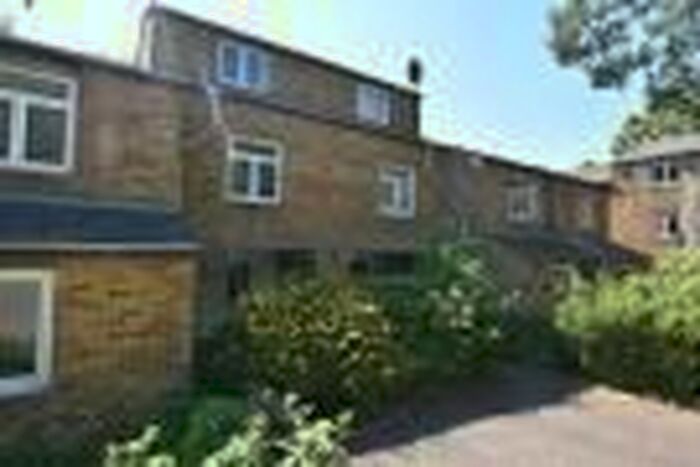 3 Bedroom Maisonette To Rent In Cardinals Way, London, N19