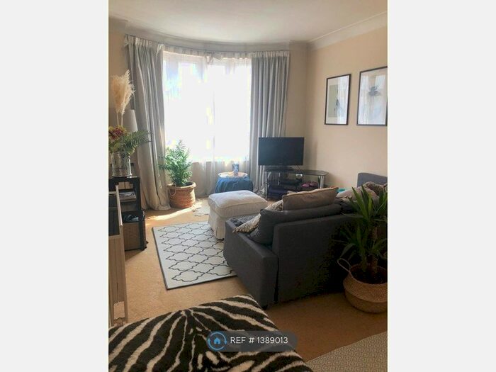 2 Bedroom Flat To Rent In Parkview Court, London, SW6
