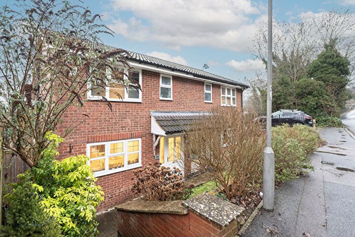 4 Bedroom Town House For Sale In Birch Way, Chesham, HP5