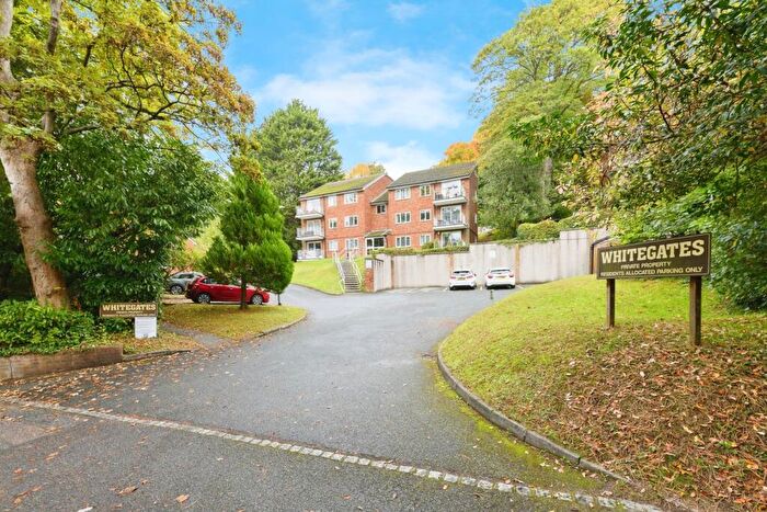 2 Bedroom Flat For Sale In Court Bushes Road, Whyteleafe, Surrey, CR3