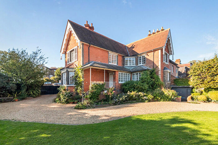 4 Bedroom Semi-Detached House For Sale In Kirkdale, Upper Sydenham, SE26
