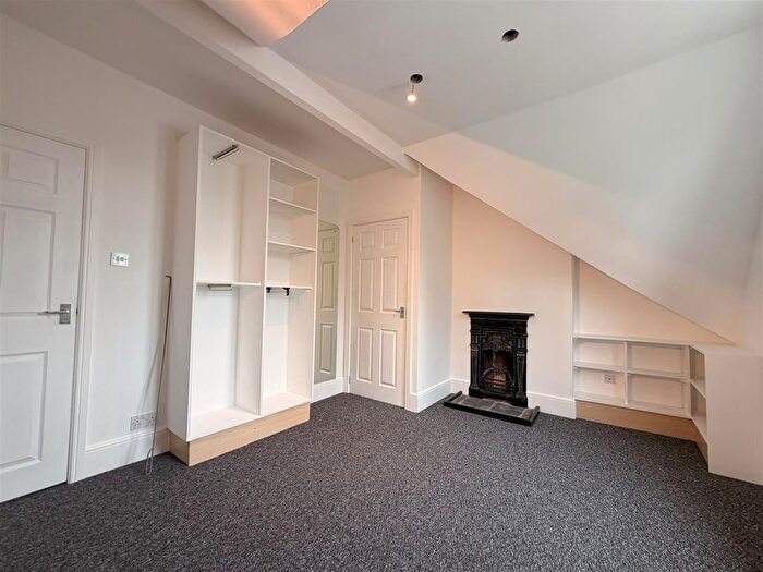 2 Bedroom Flat To Rent In A Alcester Road, Studley, B80