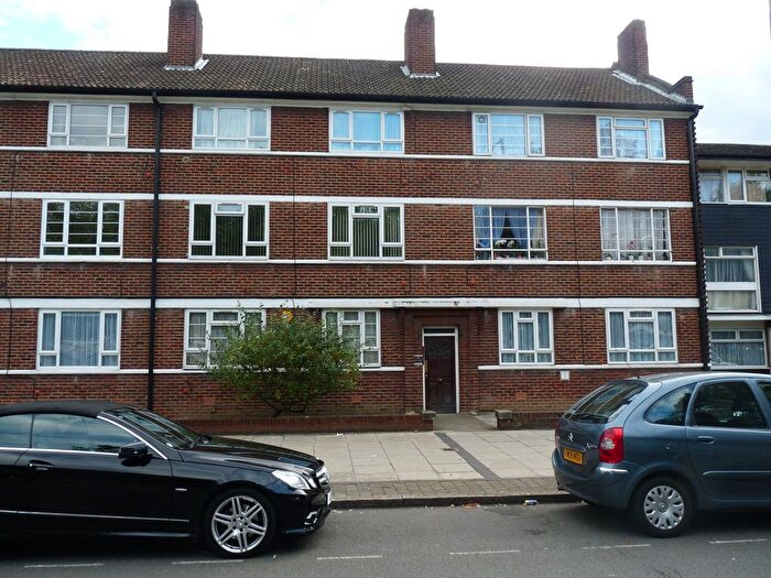 2 Bedroom Flat To Rent In Beverley Drive, Queensbury, HA8