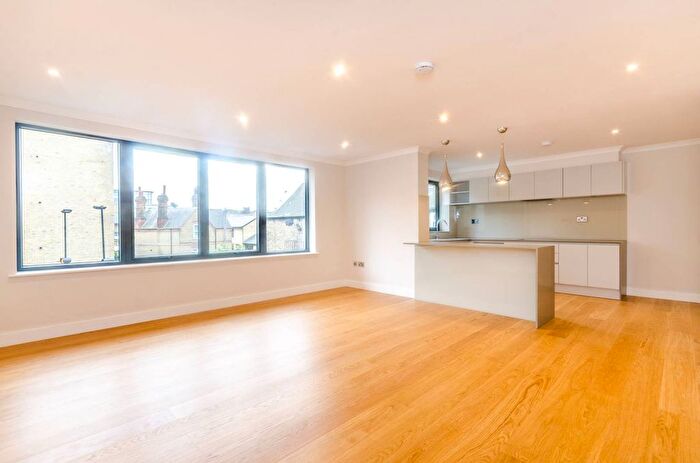 2 Bedroom Flat To Rent In Brentford High Street, Brentford, TW8