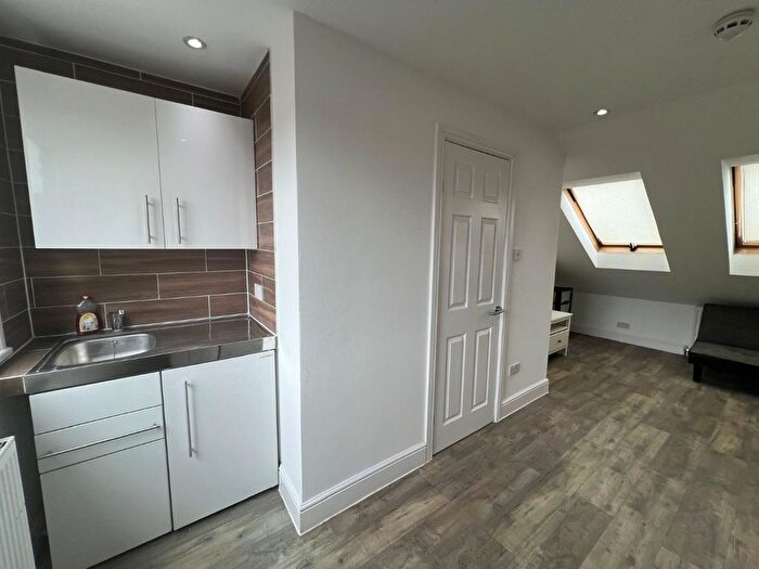 Studio To Rent In Oval Road, Croydon, CR0