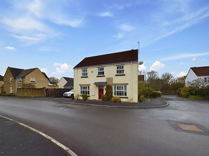 4 Bedroom Detached House For Sale In Honeysuckle Close, Calne, SN11