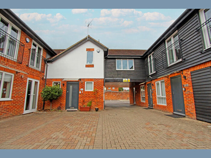 3 Bedroom Maisonette For Sale In Little Marlow Road, Marlow, SL7