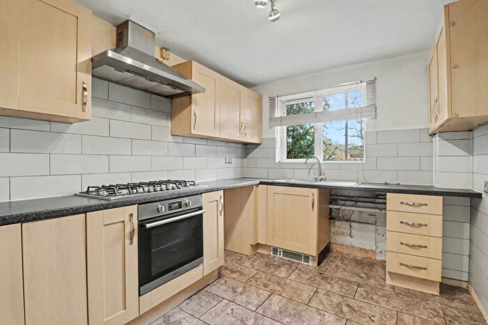 3 Bedroom End Of Terrace House For Sale In Hainault Avenue, Milton Keynes, MK14