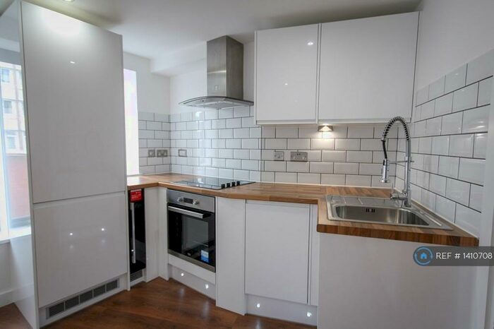 2 Bedroom Flat To Rent In Carlton Square, Carlton, Nottingham, NG4
