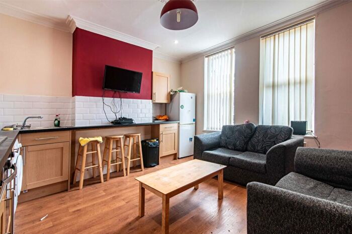 3 Bedroom Terraced House To Rent In Peveril Street, NG7