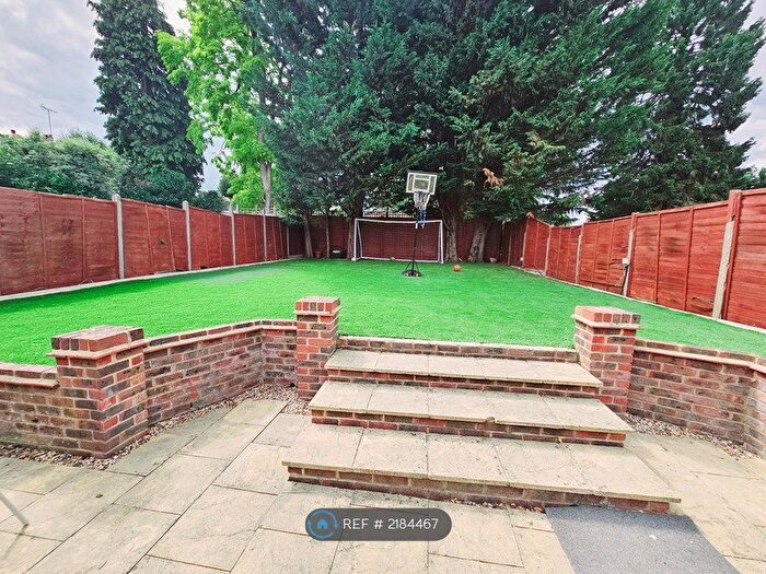 4 Bedroom Bungalow To Rent In Sandy Lane, Orpington, BR6