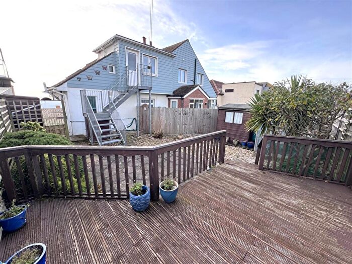 2 Bedroom Flat To Rent In Marine Parade East, Lee-On-The-Solent, PO13