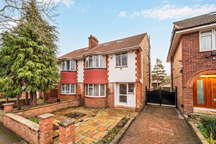 4 Bedroom Semi Detached House For Sale In Bowes Road, East Acton, W3
