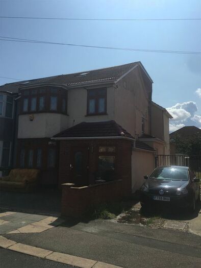 5 Bedroom End Of Terrace House To Rent In Staines Road, Ilford, Essex, IG1