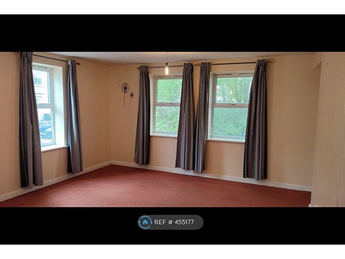 2 Bedroom Flat To Rent In Mary Court, Chatham, ME4