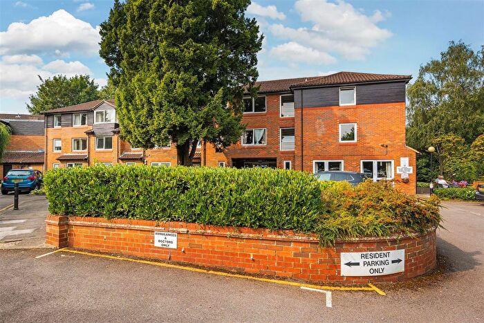 2 Bedroom Property To Rent In Over 's Retirement Flat, Two Bedroom, First Floor, Homecedars House, Bushey Heath, WD23