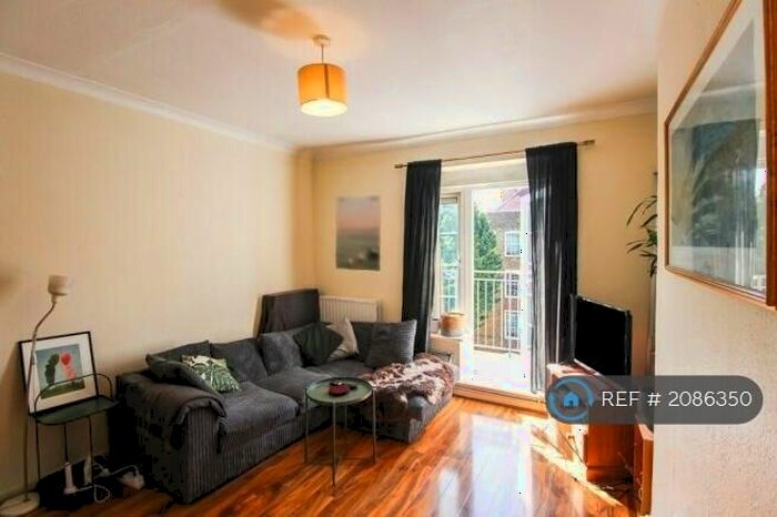 3 Bedroom Flat To Rent In Nutttall Street, London, N1