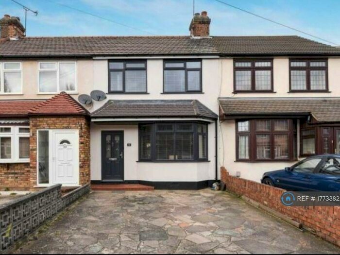3 Bedroom Terraced House To Rent In Recreation Avenue, London, RM7