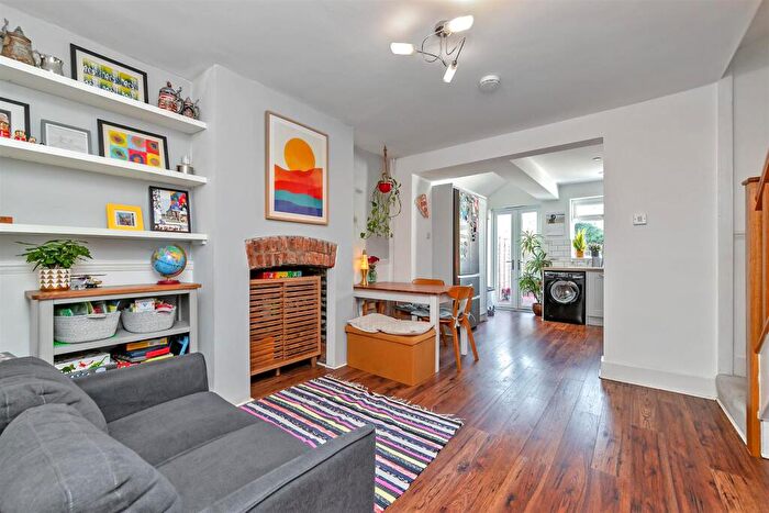 3 Bedroom End Of Terrace House For Sale In Cavendish Road, St. Albans, AL1