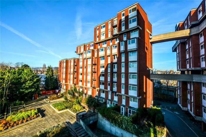 2 Bedroom Apartment To Rent In Crayford Road, Holloway, London, N7