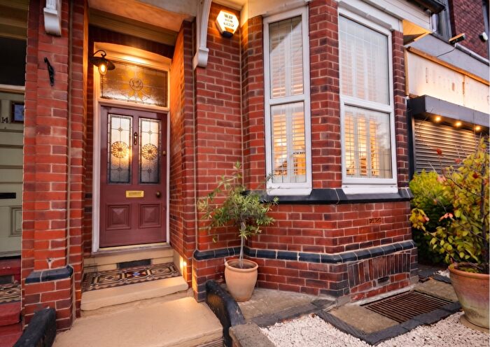 4 Bedroom Terraced House For Sale In Bury Old Road, Whitefield, M45