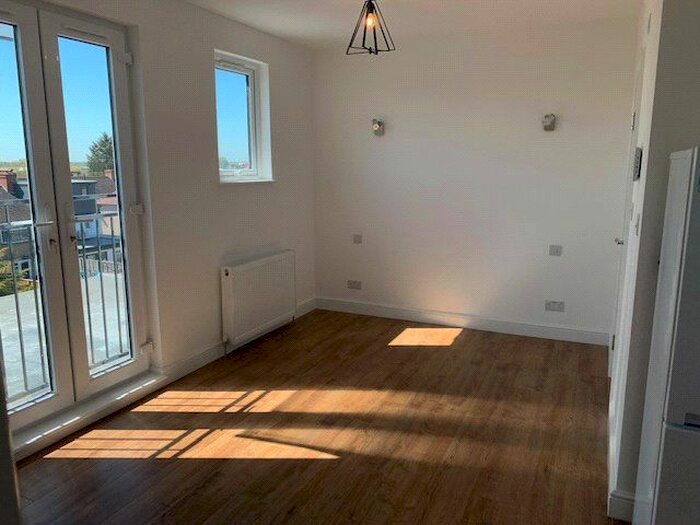 Studio To Rent In Whitton Avenue West, Greenford, UB6