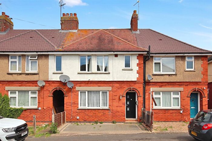 4 Bedroom Terraced House For Sale In , Kings Avenue, Higham Ferrers, NN10