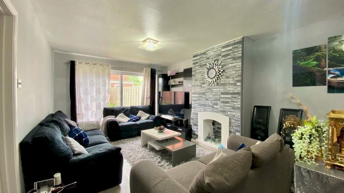 4 Bedroom Detached House To Rent In Thurlby Way, Maidenhead, Berkshire, SL6