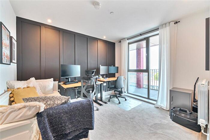 2 Bedroom Apartment For Sale In Windsor Square, Woolwich, London, SE18