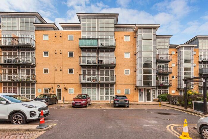 1 Bedroom Flat To Rent In High Street, Romford, RM1