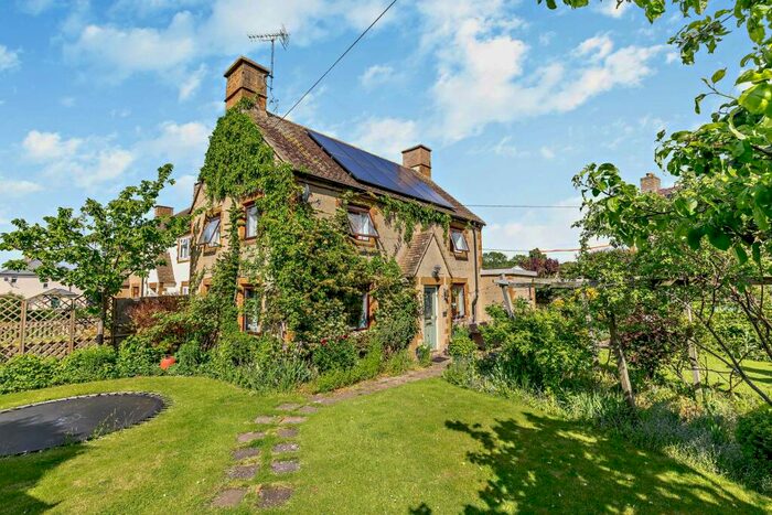 3 Bedroom Semi-Detached House For Sale In Middleton Close, Tysoe, Warwick, CV35