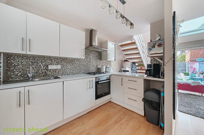 1 Bedroom Detached House To Rent In Basil Gardens, Croydon, CR0