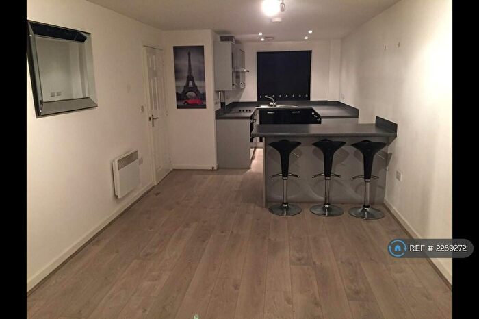 2 Bedroom Flat To Rent In The Edg Apartments, Birmingham, B15