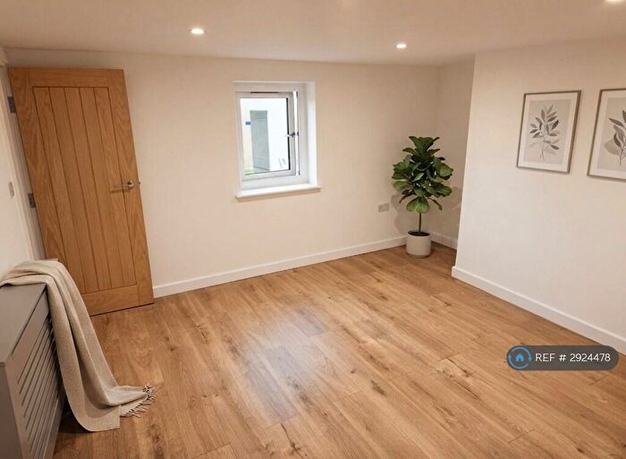 1 Bedroom Flat To Rent In Elizabethan House, Brighouse, HD6