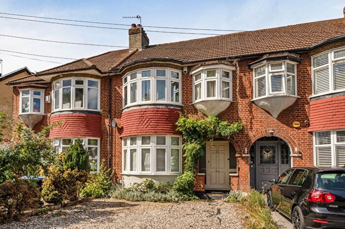 3 Bedroom Detached House To Rent In Firs Lane, Palmers Green, London, N13