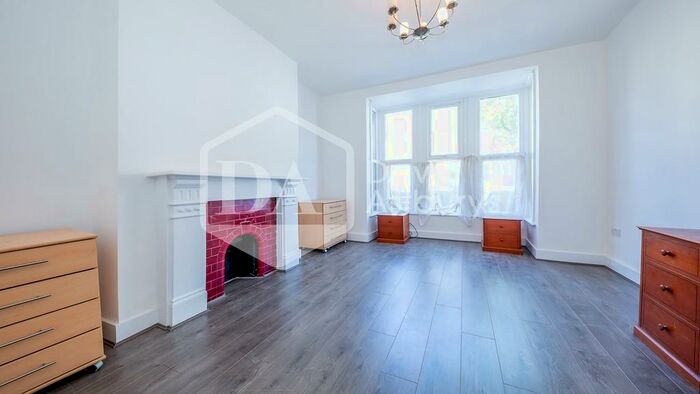2 Bedroom Flat To Rent In Hermitage Road, Harringay, London, N4
