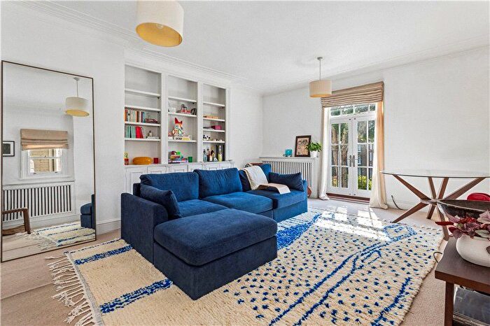 2 Bedroom Flat For Sale In - Elm Park Road, Chelsea, London, SW3