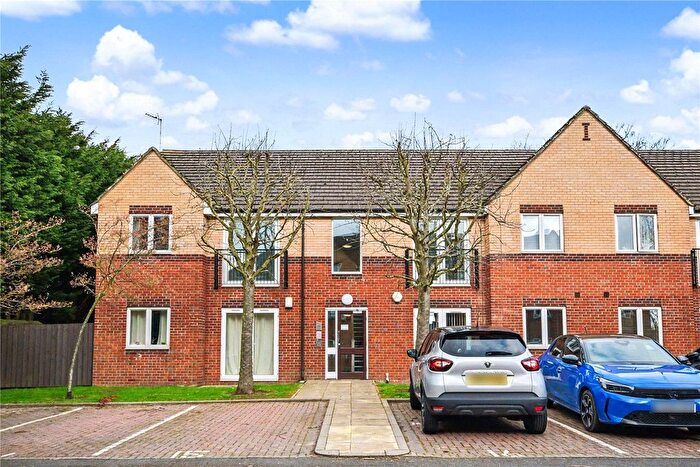 2 Bedroom Flat For Sale In Hadleys Court, Gelderd Road, Gildersome, Leeds, LS27
