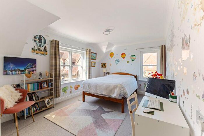 2 Bedroom Cottage For Sale In Bluecoat Pond, Horsham, RH13