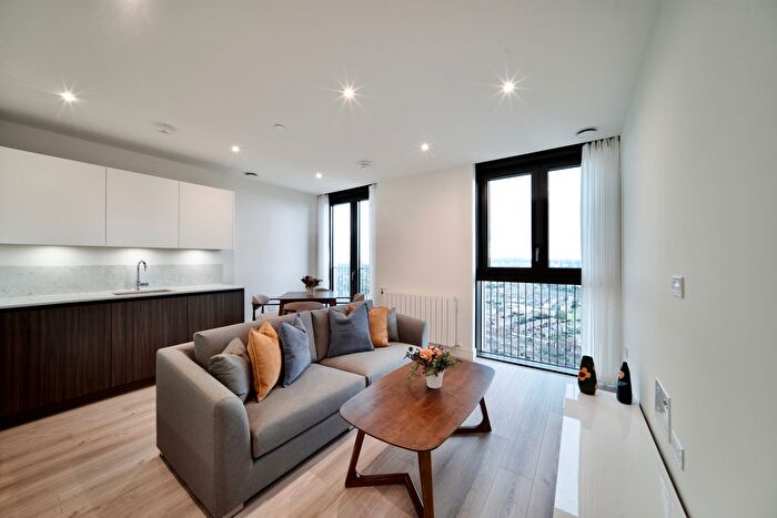 2 Bedroom Flat To Rent In Affinity View, London, E16