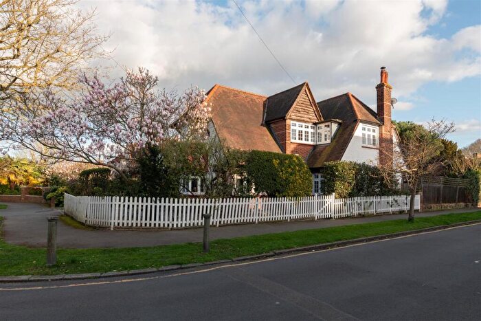 4 Bedroom Detached House For Sale In The Close, London, N14