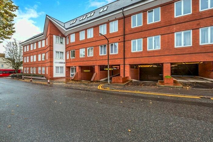 1 Bedroom Flat To Rent In Sutton Court Road, Sutton, SM1