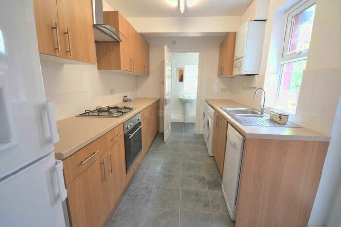 4 Bedroom Terraced House To Rent In Grange Avenue, Reading, Berkshire, RG6