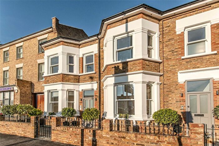 2 Bedroom Flat For Sale In Kingston Road, Wimbledon, London, SW19