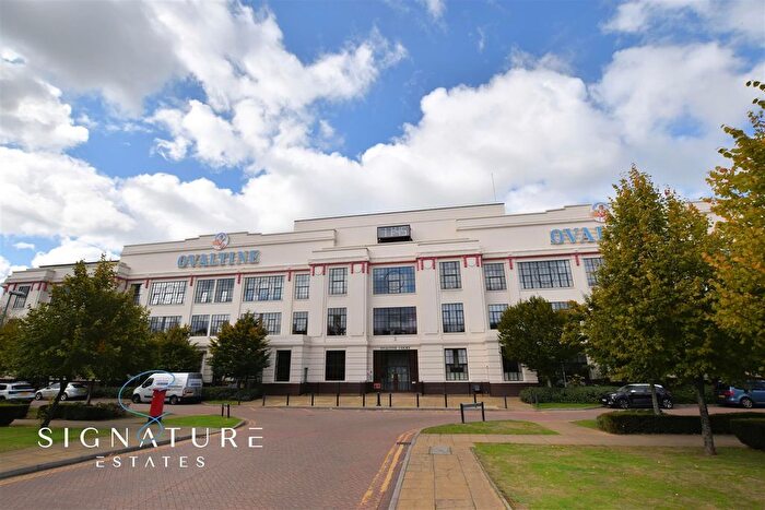 3 Bedroom Flat To Rent In Ovaltine Drive, Kings Langley, WD4