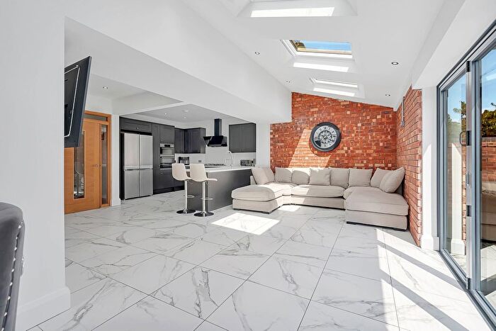 5 Bedroom Semi-Detached House For Sale In Tennyson Road, Widnes, WA8