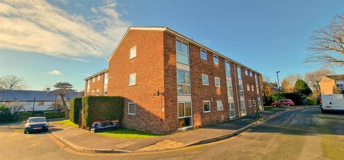 2 Bedroom Flat To Rent In Oakley Close, Isleworth, TW7